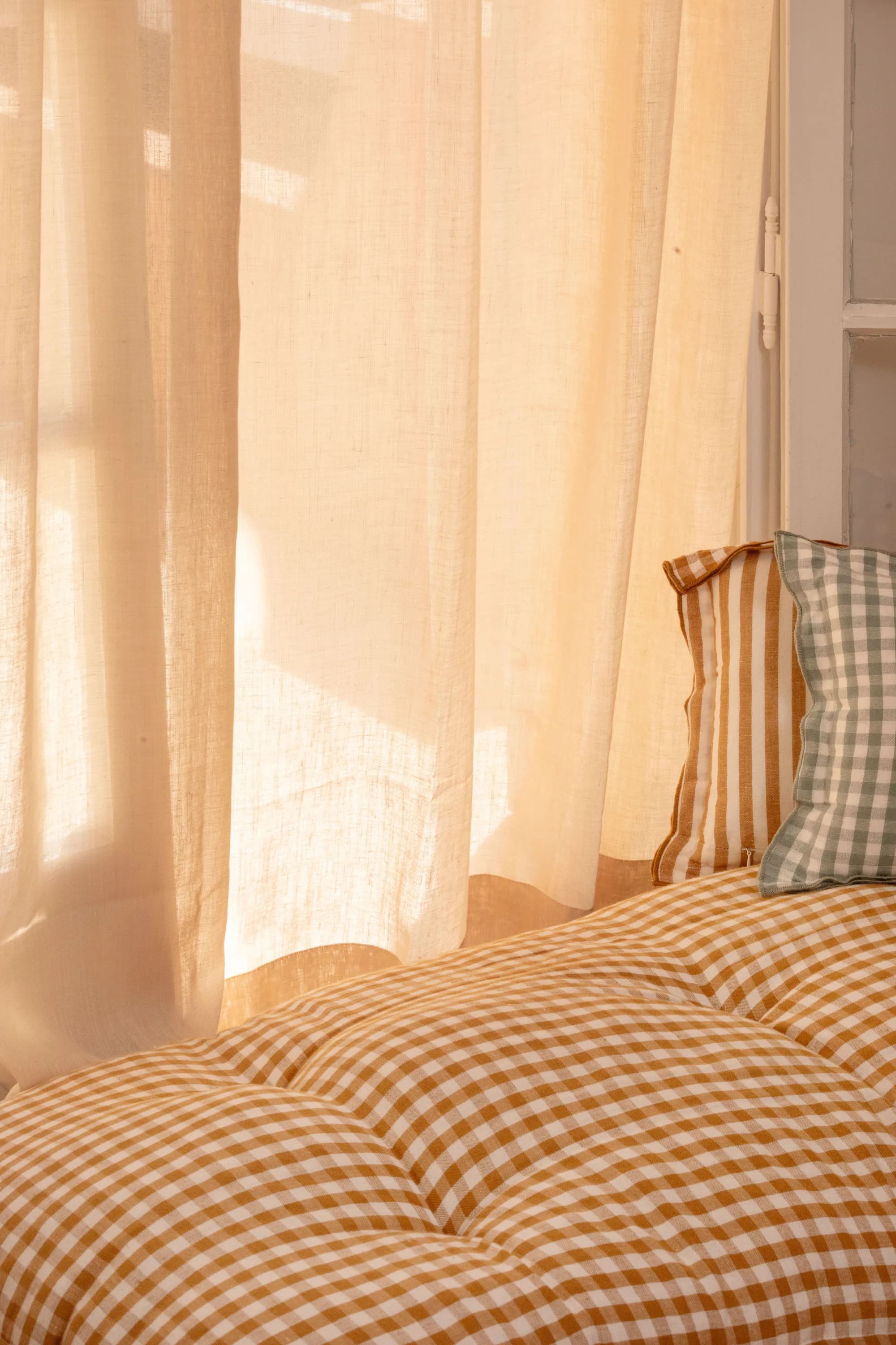 Comment prendre les mesures pour des rideaux à plis simples – Guide complet